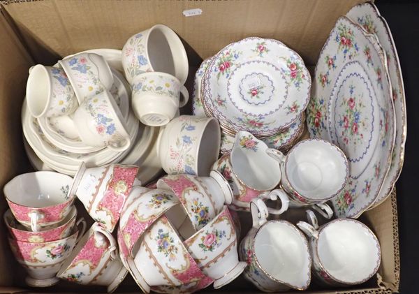 A WEDGWOOD BONE CHINA 'MOSELLE' PATTERN TEA SERVICE