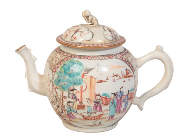 A CHINESE EXPORT PORCELAIN TEAPOT