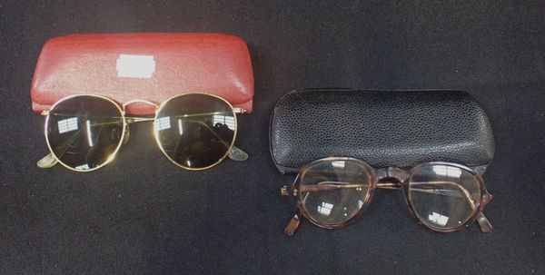 A PAIR OF VINTAGE RAY-BAN SUNGLASSES