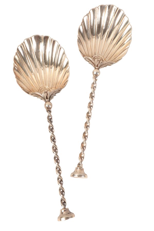 A PAIR OF EDWARD VII SILVER SERVING SPOONS