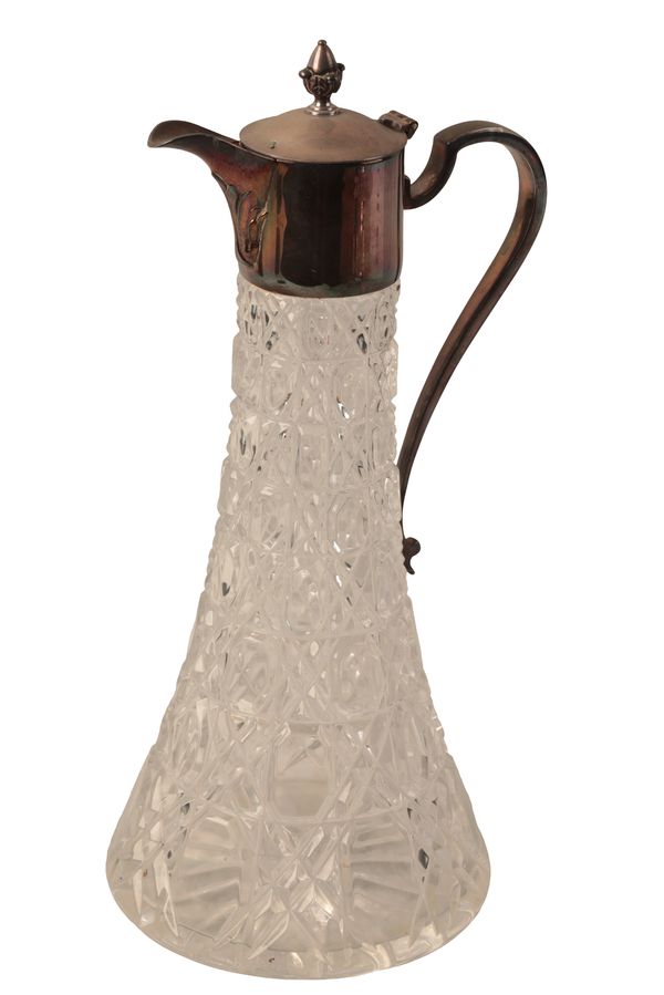 AN ELIZABETH II SILVER MOUNTED CLARET JUG