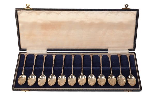 A SET OF TWELVE LATE VICTORIAN SILVER TEASPOONS