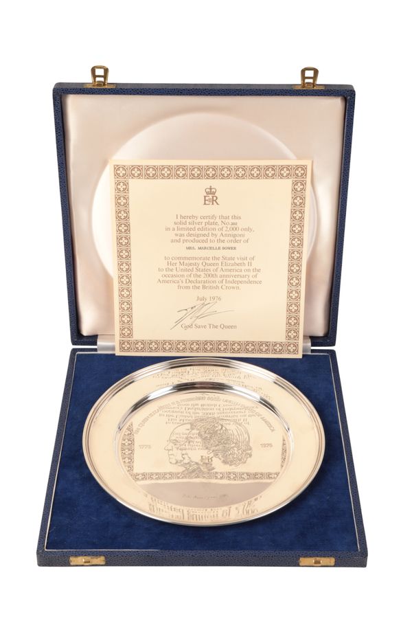 AN ELIZABETH II SILVER COMMEMORATIVE DISH - AMERICAN INDEPENDENCE 200TH ANNIVERSARY