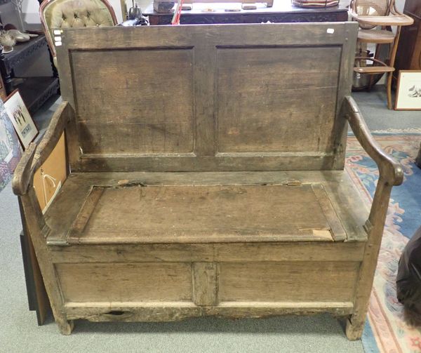 AN 18TH CENTURY OAK HALL SETTLE