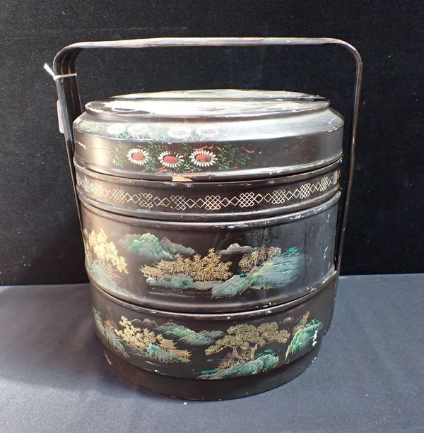 A THREE-LAYER CHINESE LACQUER CARRYING BOX