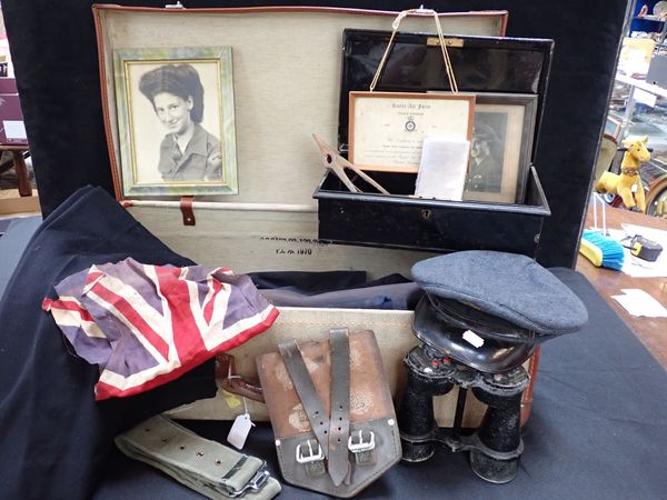 A COLLECTION OF RAF RELATED ITEMS