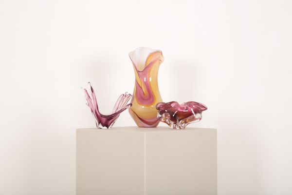 AN OPAQUE PINK AND PEACH ART GLASS VASE