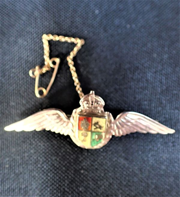 A SOUTH AFRICAN ROYAL AIRFORCE WINGS BADGE