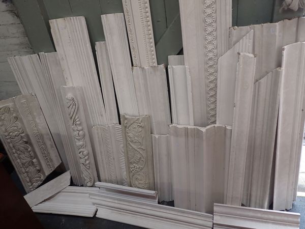 A QUANTITY OF PLASTER CEILING CORNICE PIECES