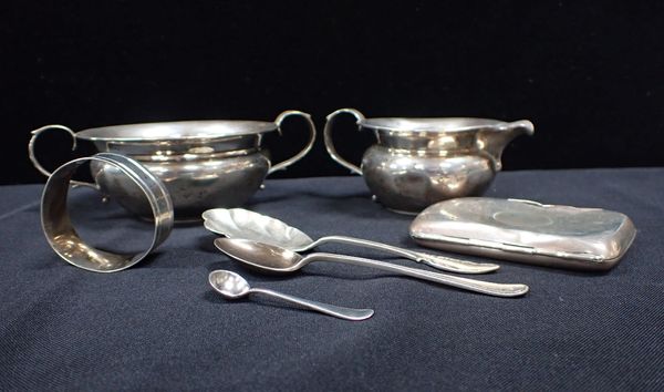 A GOLDSMITH'S AND SILVERSMITH'S COMPANY SUGAR BASIN AND CREAM JUG