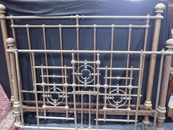 A VICTORIAN BRASS BED, OF LARGE PROPORTIONS