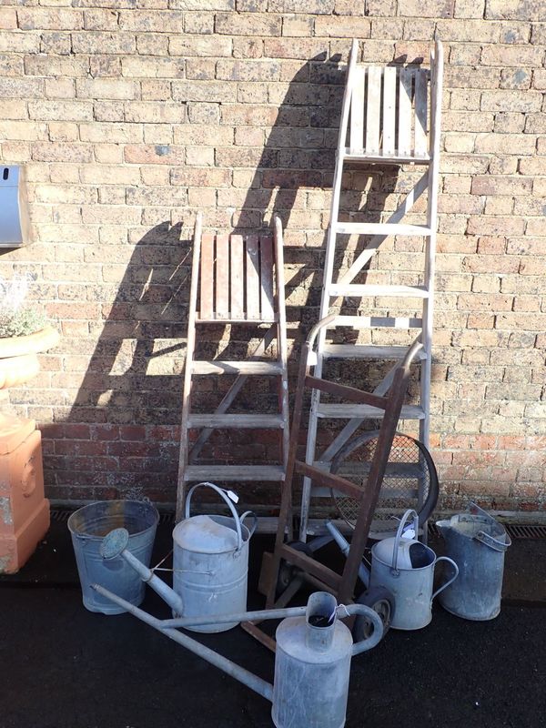 VARIOUS GALVANISED WATERING CANS, AN OLD SACK TRUCK