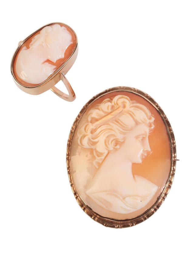 A 9CT GOLD CAMEO RING