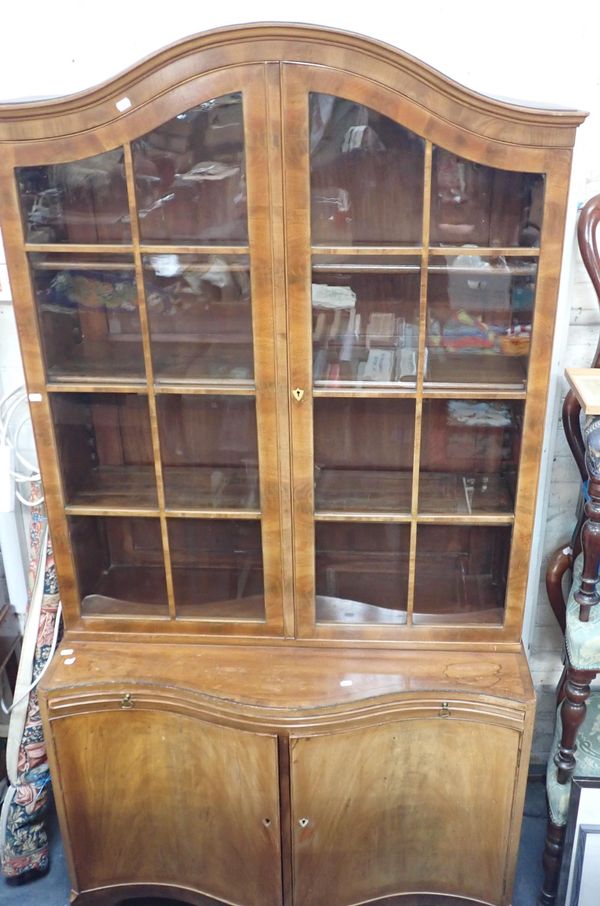 A REPRODUCTION FIGURED MAHOGANY BOOKCASE OF GEORGIAN DESIGN