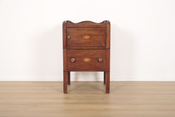 A GEORGE III MAHOGANY TRAY TOP COMMODE OR NIGHT STAND