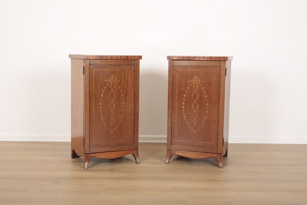 A PAIR OF EDWARDIAN MAHOGANY AND MARQUETRY BEDSIDE CABINETS