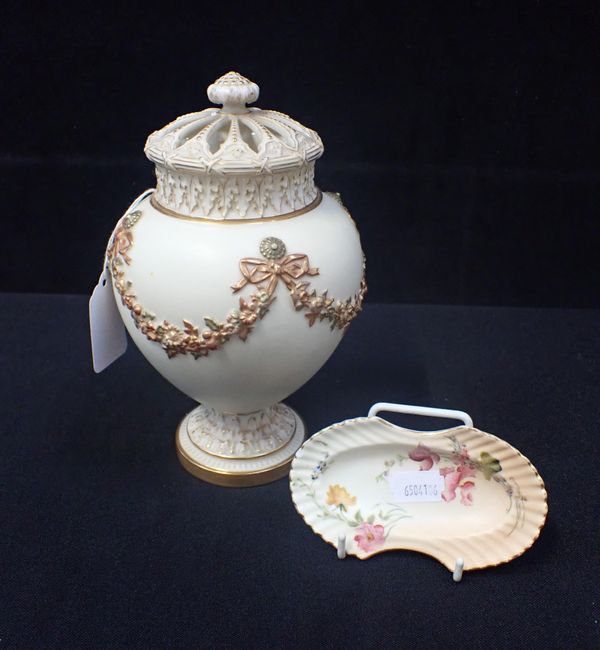 A ROYAL WORCESTER BLUSH IVORY POT-POURRI VASE AND PIERCED COVER