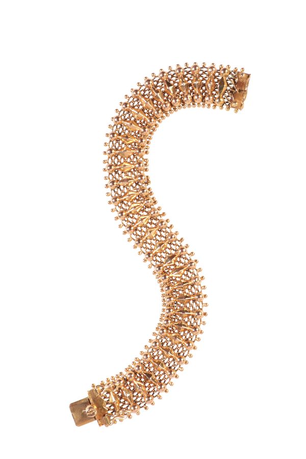 AN ITALIAN 18K GOLD BRACELET