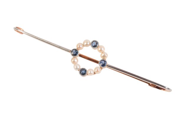 A SAPPHIRE AND PEARL BROOCH