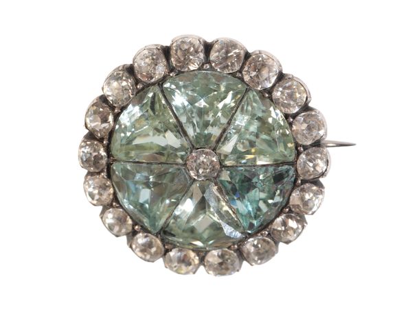 A CLEAR AND PALE BLUE PASTE CIRCULAR BROOCH