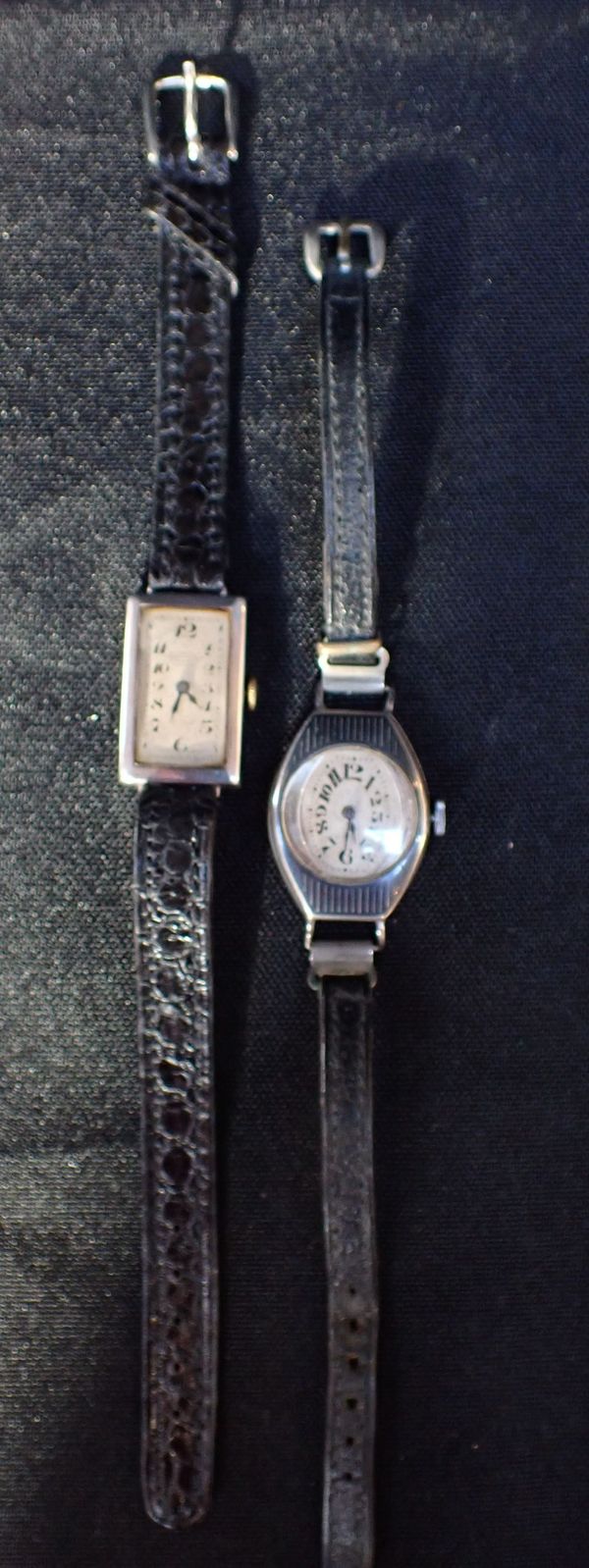 GOLDSMITH AND SILVERSMITH CO. LONDON: A LADIES' SILVER CASE WRISTWATCH