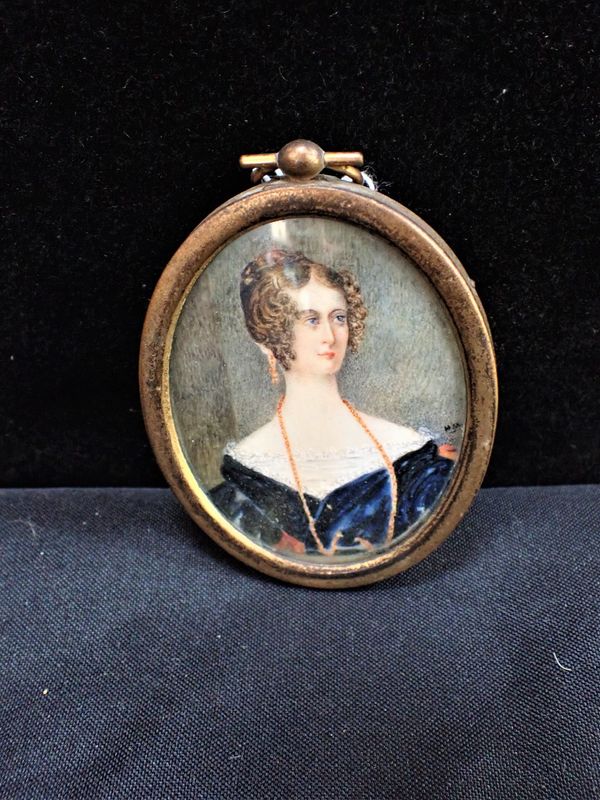 AN EARLY 19TH CENTURY OVAL MINIATURE OF A WOMAN