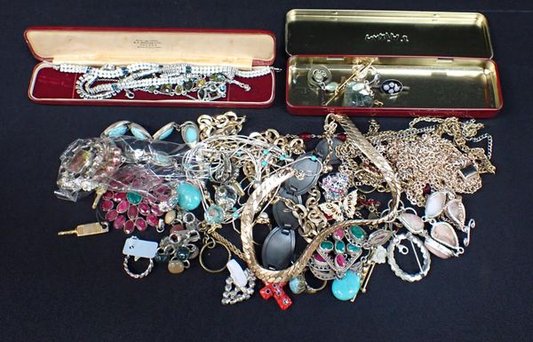 A COLLECTION OF COSTUME JEWELLERY