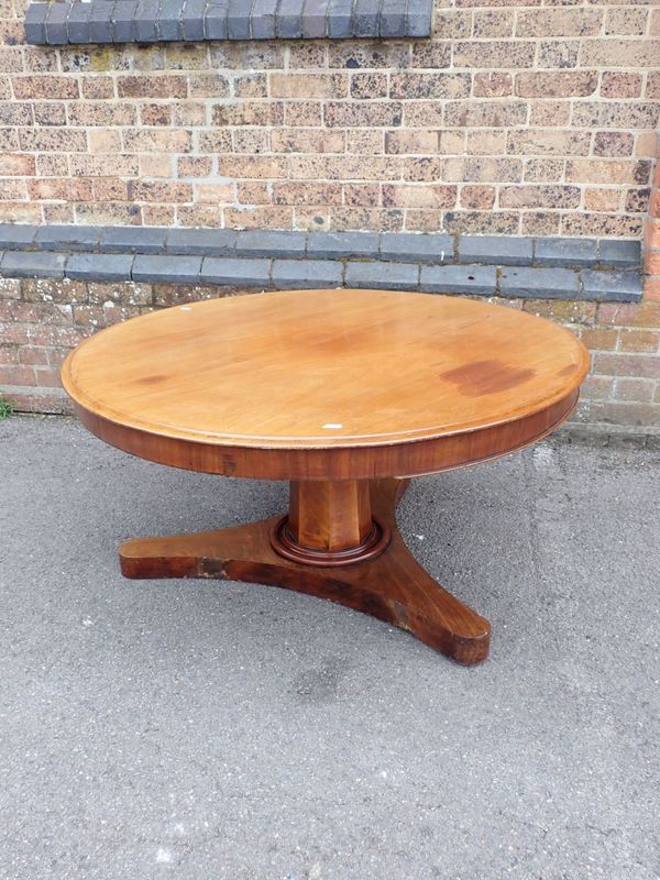 A VICTORIAN MAHOGANY CIRCULAR BREAKFAST TABLE