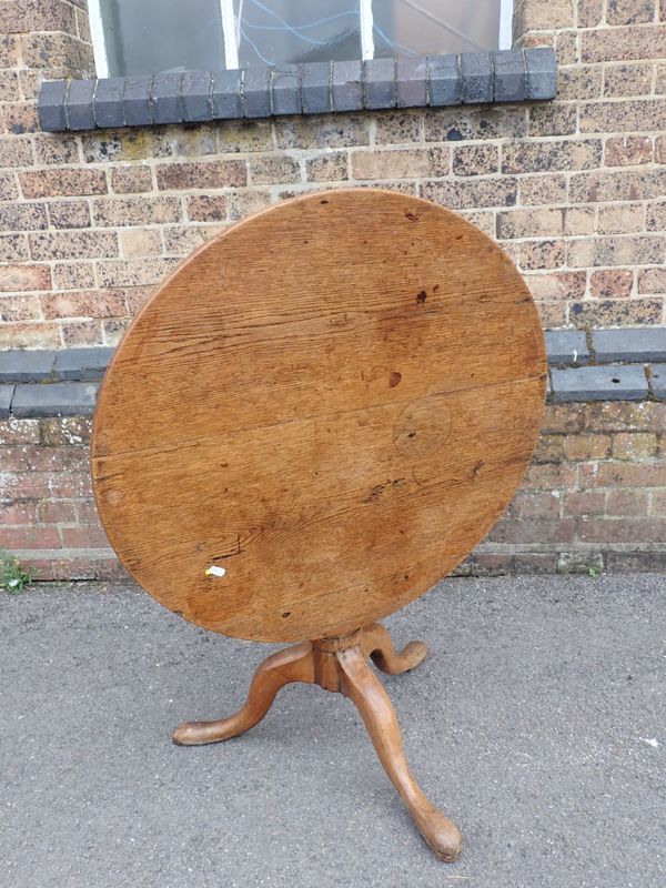 A GEORGE III LIGHT OAK CIRCULAR TRIPOD TABLE