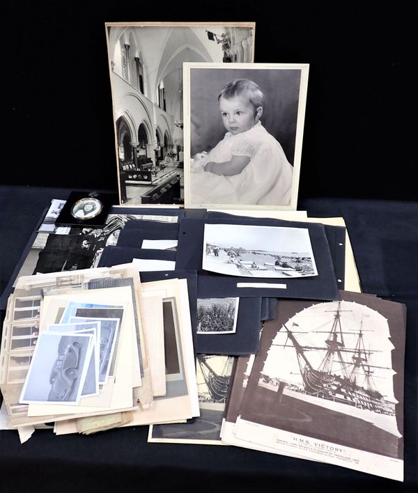 A LARGE COLLECTION OF VINTAGE PHOTOGRAPHS