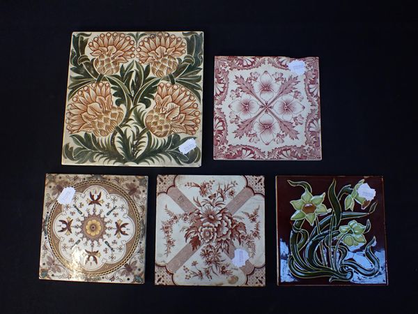 WILLIAM DE MORGAN STYLE TILE