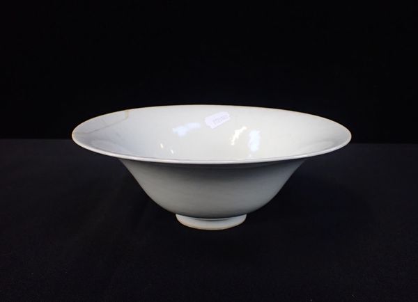 FINELY POTTED JAPANESE PORCELAIN BOWL