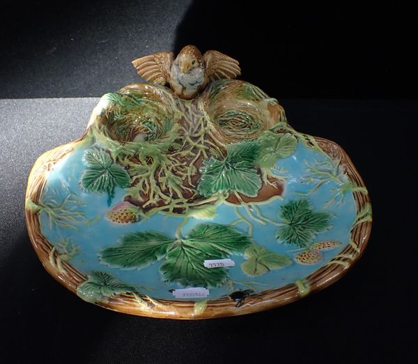 VICTORIAN MAJOLICA STRAWBERRY DISH