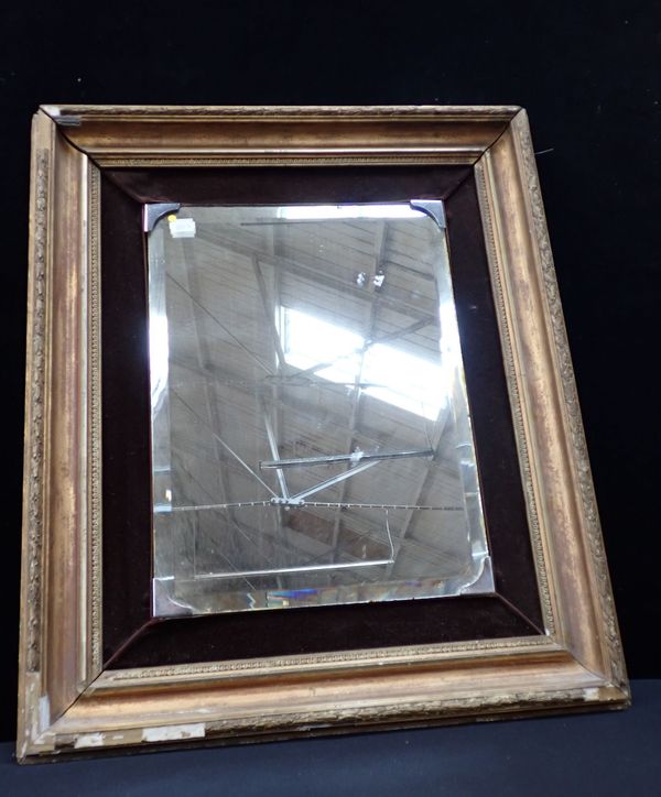 A 19TH CENTURY GILT PICTURE FRAME