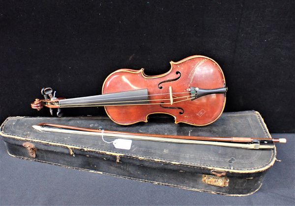 A CASED ANTIQUE VIOLIN