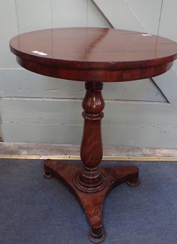 A 19TH CENTURY MAHOGANY TRIPOD TABLE