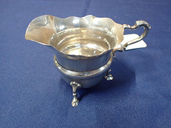 A GEORGE V SILVER CREAM JUG