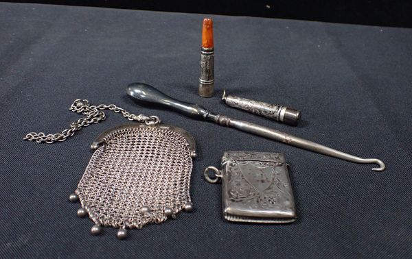 A COLLECTION OF SMALL DOMESTIC SILVER