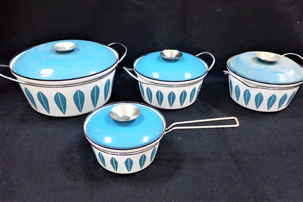 CATHRINEHOLM OF NORWAY: A SET OF SAUCEPANS