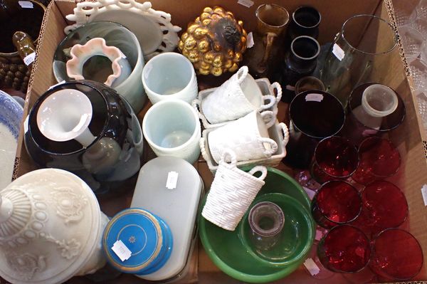 A COLLECTION OF DECORATIVE GLASS WARES