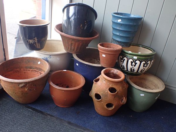 A GROUP OF GARDEN POTS AND PLANTERS