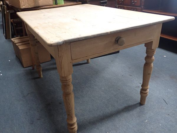 A VICTORIAN BLEACHED PINE KITCHEN TABLE