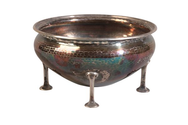 A GEORGE V PLANISHED SILVER SUGAR BOWL OF ART NOUVEAU STYLE