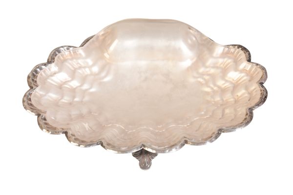 AN EDWARD VII SILVER SCALLOP BUTTER DISH