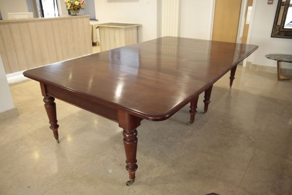 A VICTORIAN MAHOGANY EXTENDING DINING TABLE