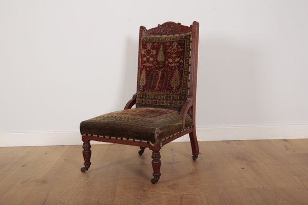 A VICTORIAN WALNUT FRAMED 'CARPET' CHAIR