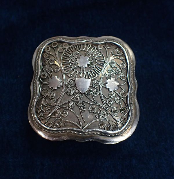 A VICTORIAN SILVER DUTCH PILL BOX