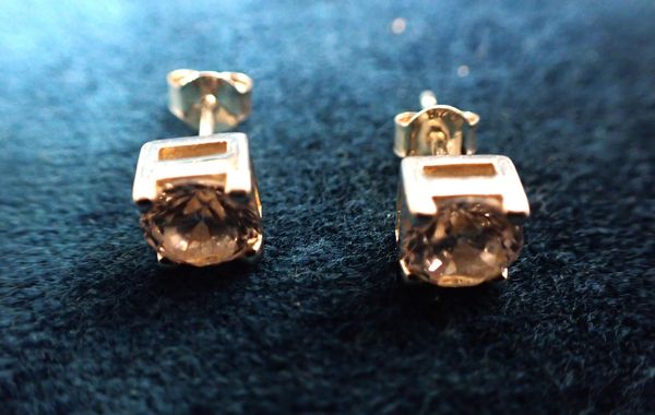 A PAIR OF CUBIC ZIRCONIA STUD EARRINGS