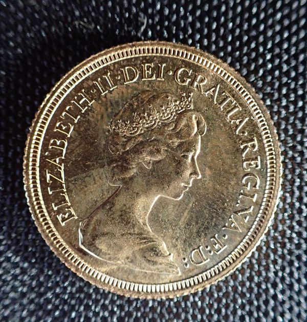 A 1980 ELIZABETH II GOLD SOVEREIGN