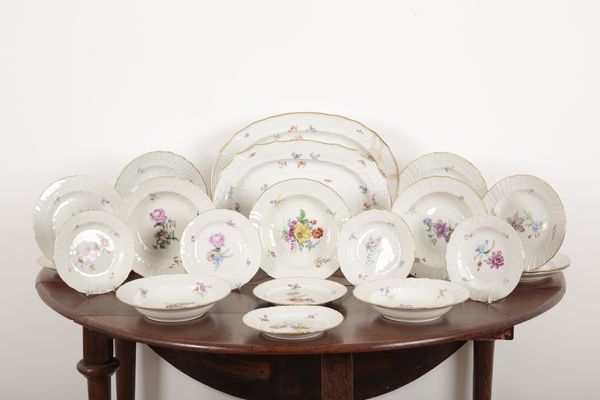 A KPM PORCELAIN PART DINNER SERVICE